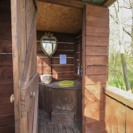 Holiday home Yewberrie Yurt